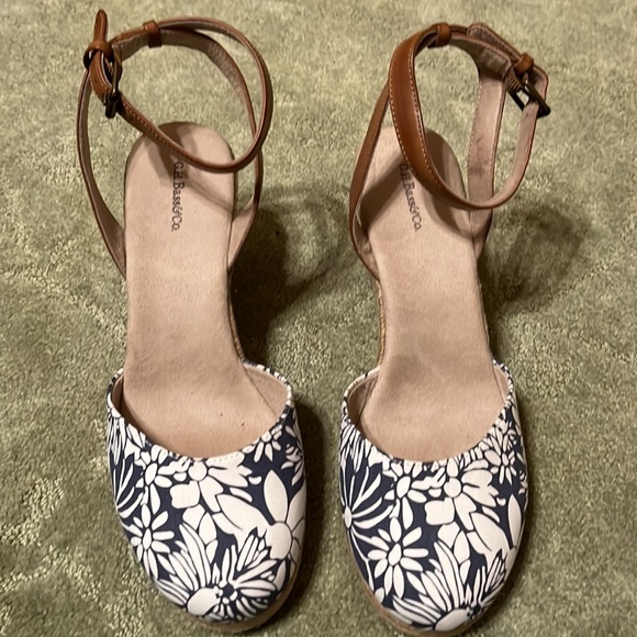 New Ladies Espadrilles - Picture 2 of 5